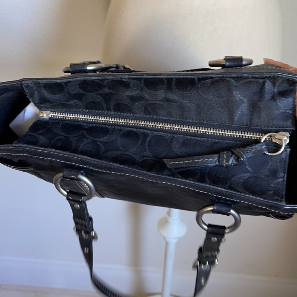 Coach monogram studded buckle shoulder bag - Picture 5 of 7